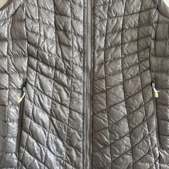 The North Face Women’s Gray Quilted Puffer Vest - Size S - Picture 2 of 7